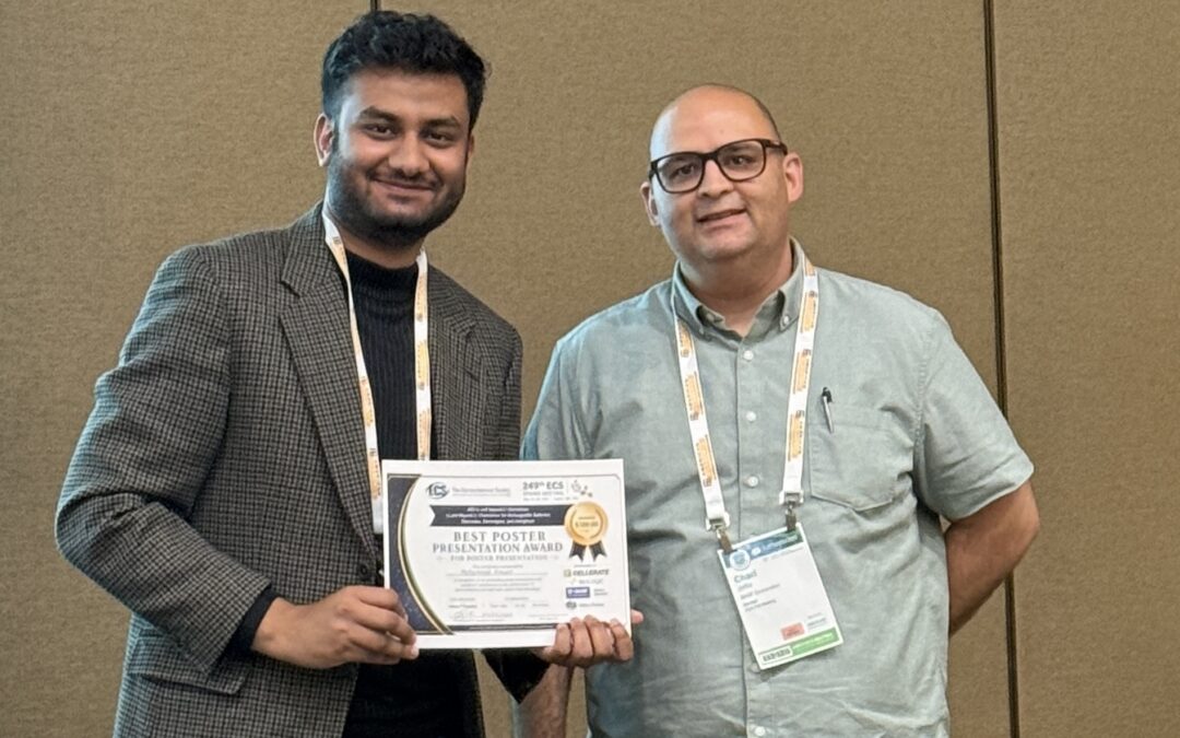 Amaan Mohammad receiving award